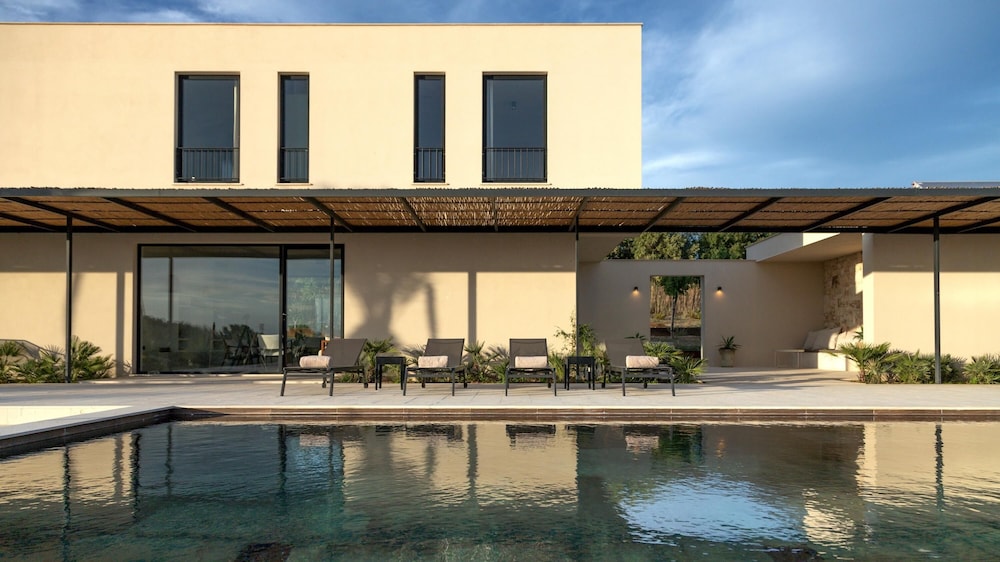Villa Amore 8 Emma Villas — 4-Star Luxury Hotel in Avola, Italy
