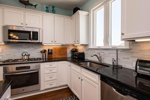 The Salty Dog by Oak Island Accommodations - photo 48