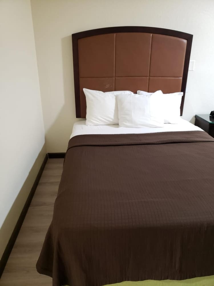 Value Inn & Suites - photo 5