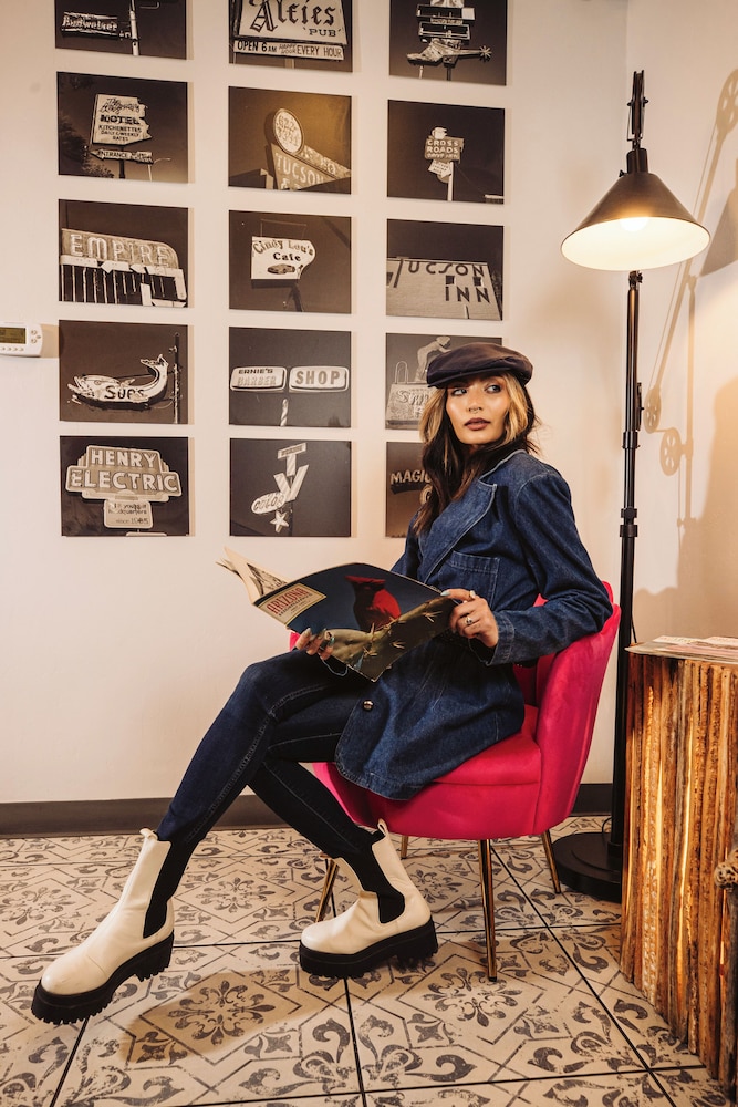 Hotel McCoy Art Coffee Beer Wine - photo 3