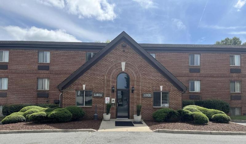 HomeTowne Studios & Suites by Red Roof Greensboro - featured photo