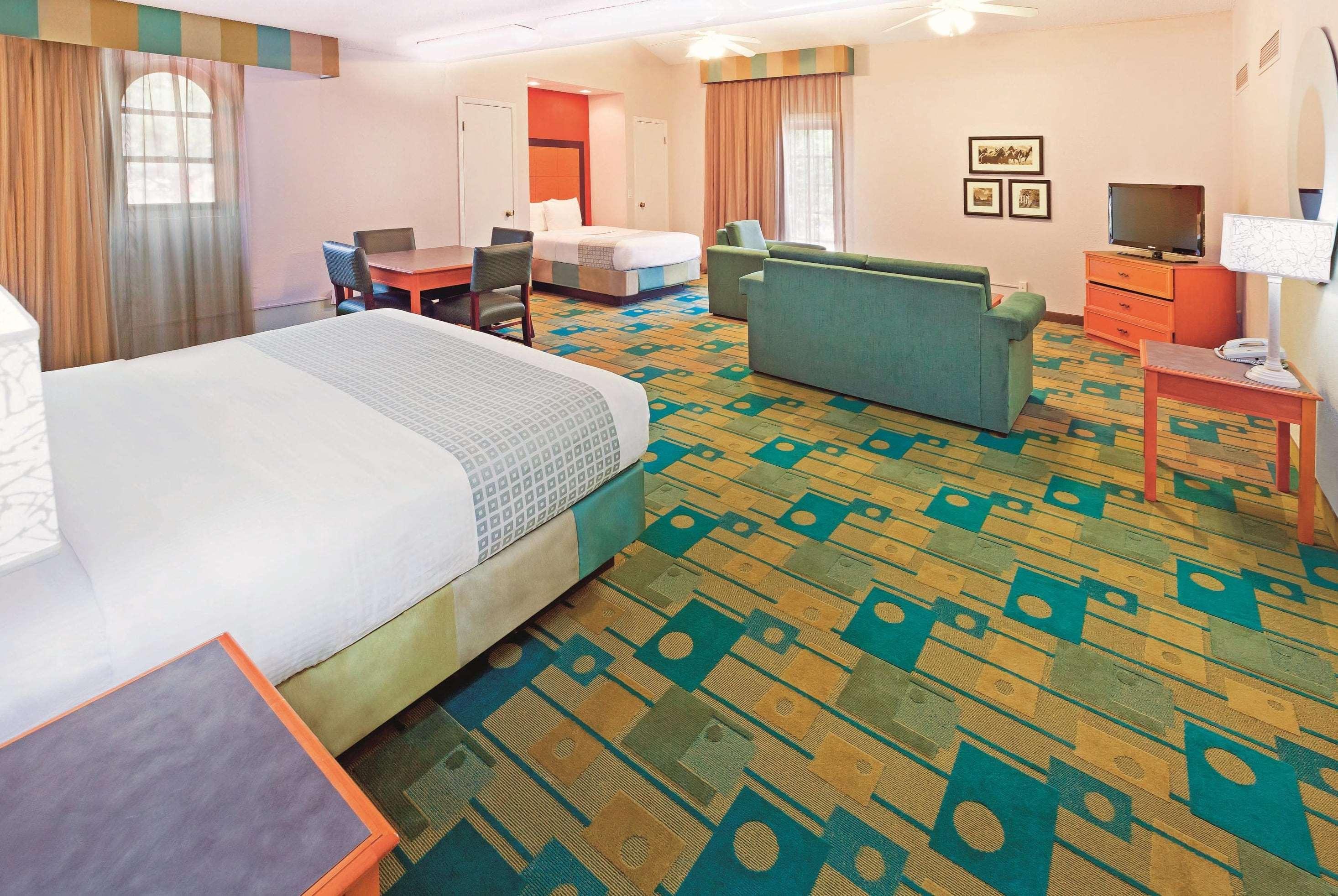 Baymont by Wyndham Lubbock Downtown Civic Center - photo 10