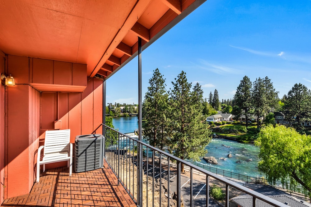 Bend Riverside Inn & Suites - photo 296