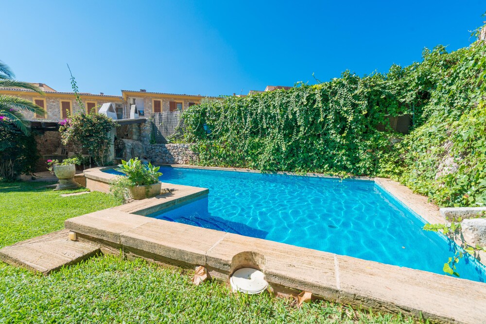 Ca Hado Xucla - carbon neutral hotel in Valldemossa