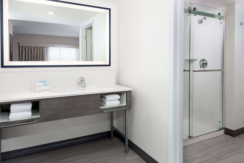 Hampton Inn & Suites Kansas City Country Club Plaza - photo 31
