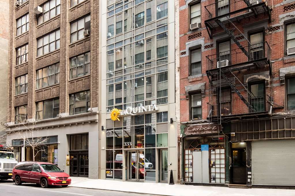 La Quinta Inn & Suites by Wyndham Times Square South - photo 2