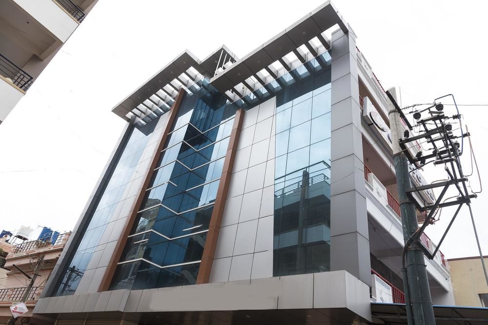 Oyo 10010 R V Comforts