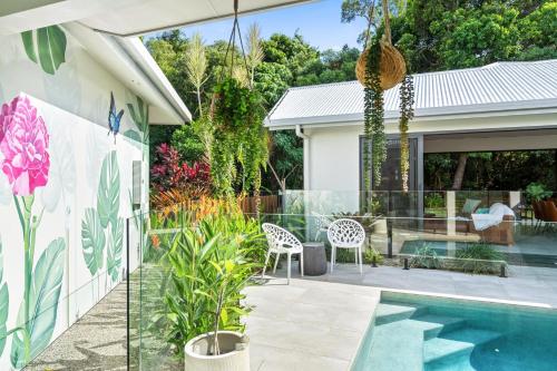 Belle Escapes Villabliss Palm Cove in Palm Cove, Australia