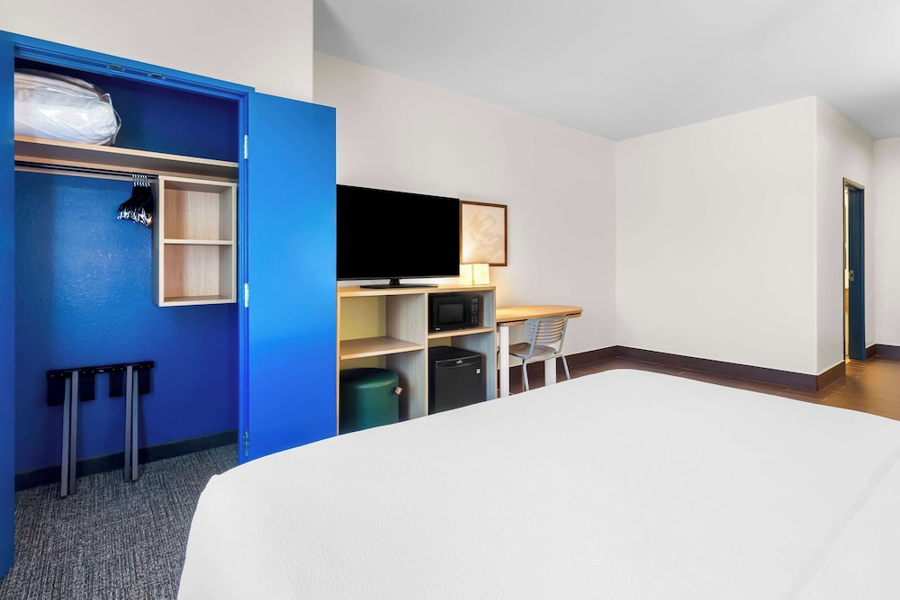 Spark by Hilton Pearland - photo 10