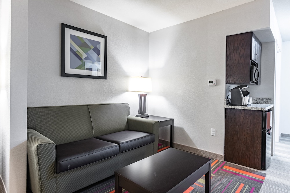 Holiday Inn Express & Suites Ironton by IHG - photo 14