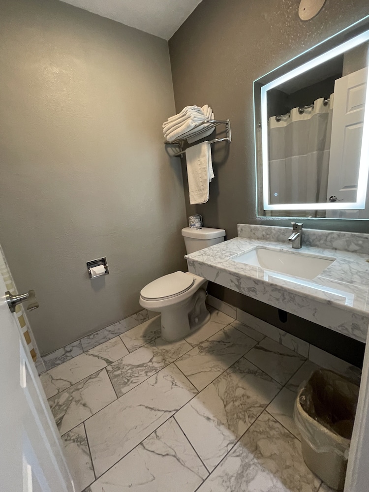Villa Court Inn Oroville - photo 8