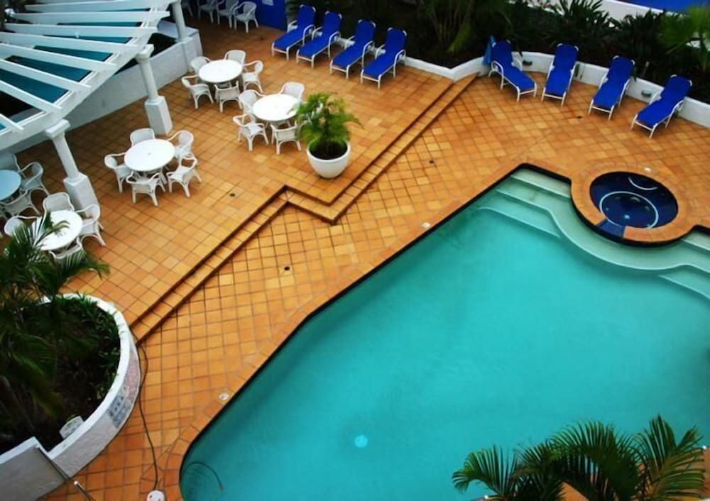 Santorini By The Sea Gold Coast — 4-Star Luxury Hotel in Miami, Australia