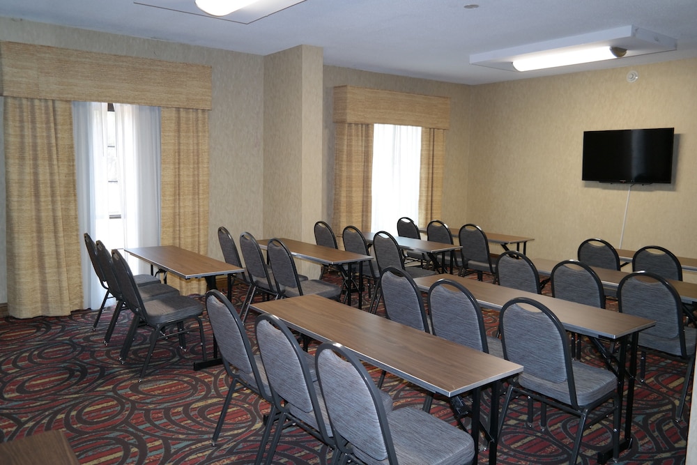 Holiday Inn Express Fredericksburg Southpoint by IHG - photo 33