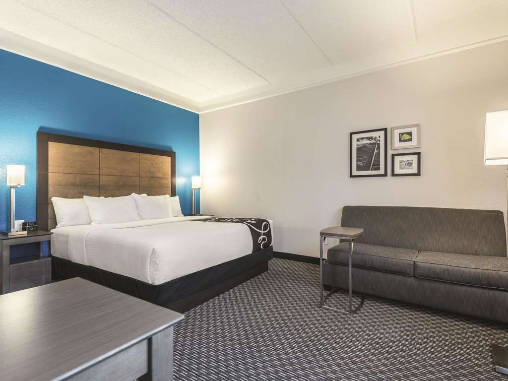 La Quinta Inn & Suites by Wyndham Orlando Lake Mary - photo 33