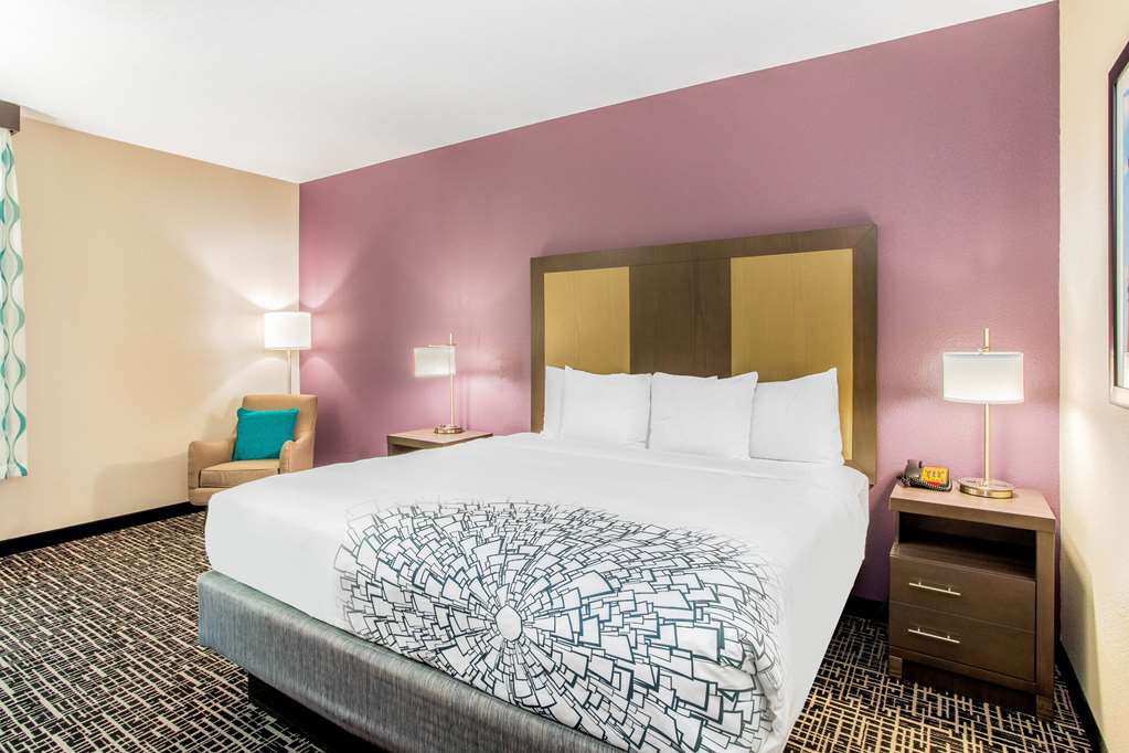 La Quinta Inn & Suites by Wyndham Hillsboro - photo 20