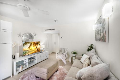 Belle Escapes Drift Beachfront Resort Suite 2201 in Palm Cove, Australia