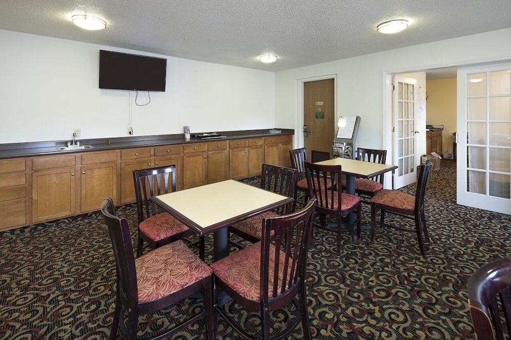 InTown Suites Extended Stay Kannapolis NC - photo 25
