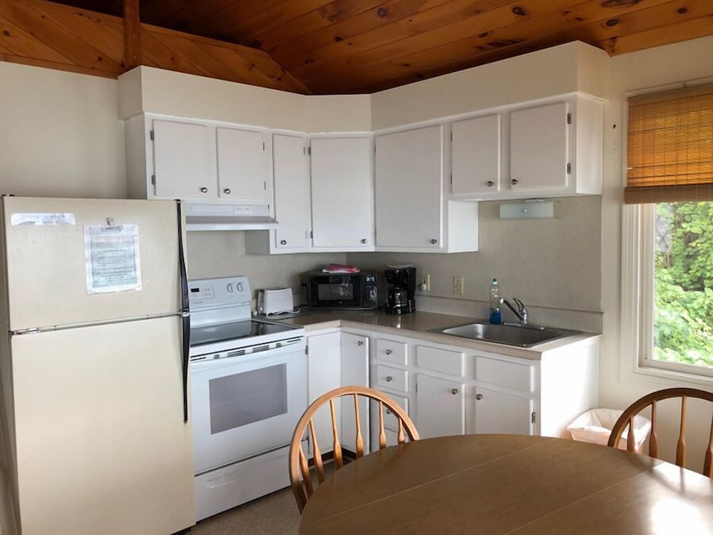 West Winds Motel & Cottages - photo 26