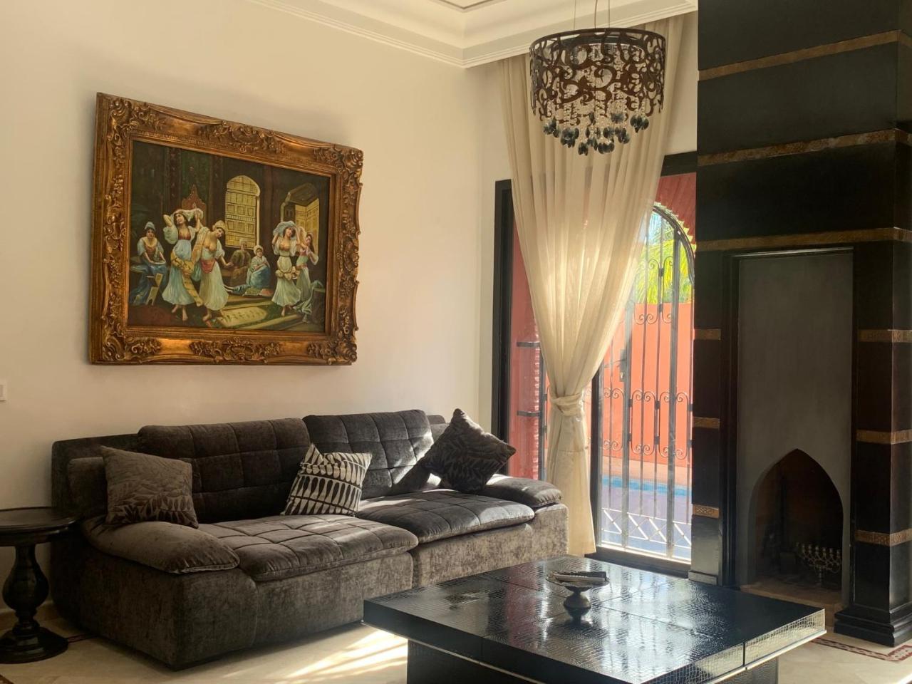 Magnifique Villa de 320 M2 Avec 2 Piscines — 4-Star Luxury Hotel in Marrakesh, Morocco