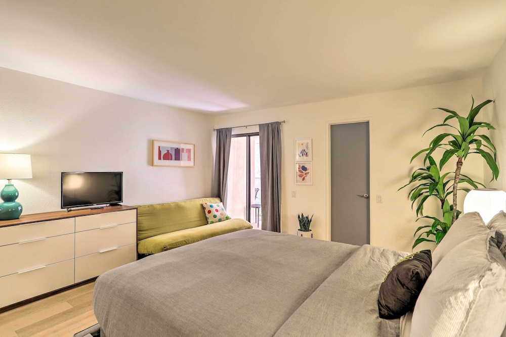 Palm Springs Hideaway w Resort Amenities - photo 2