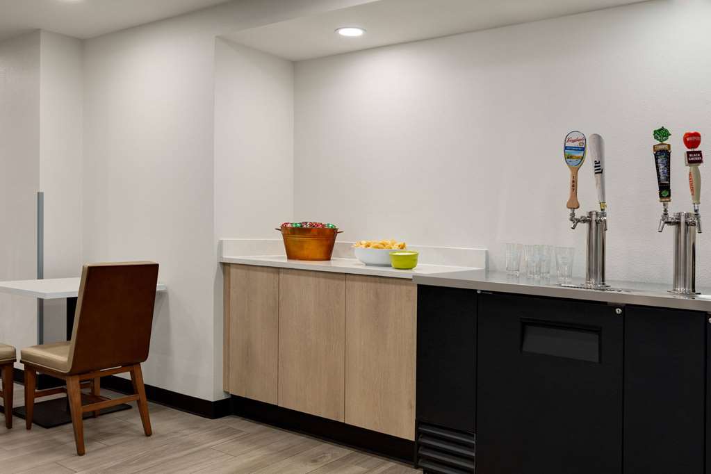 Wingate by Wyndham Green Bay Airport - photo 38