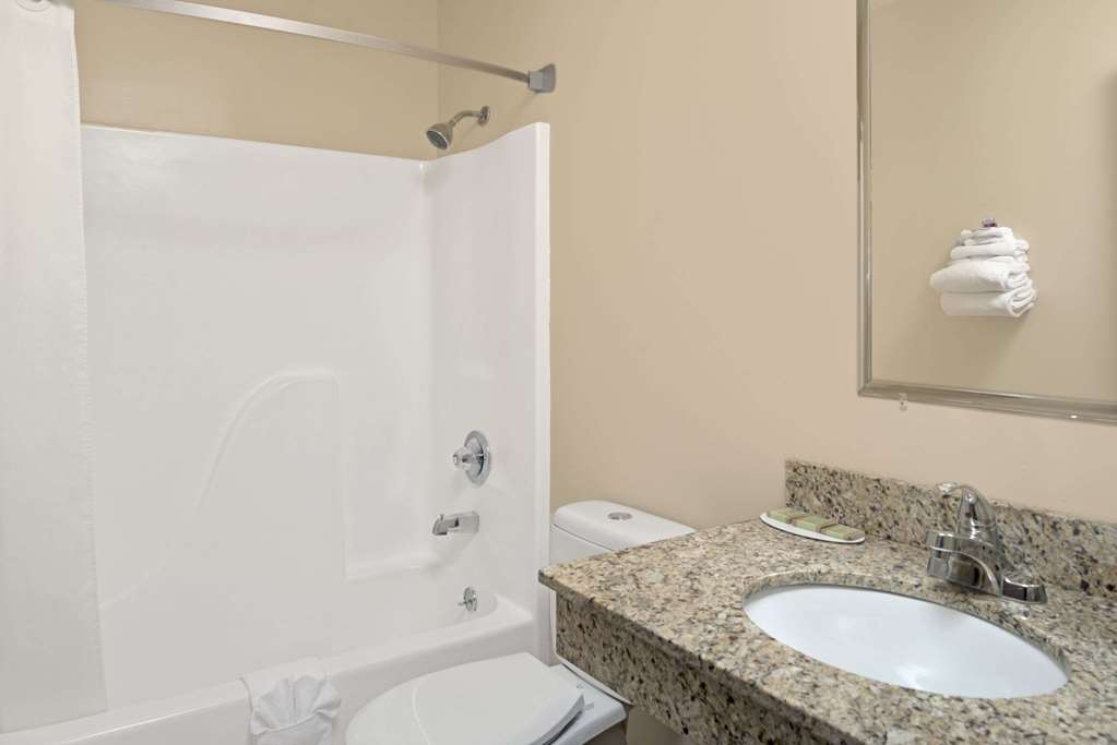 Super 8 Omaha West L St NE - photo 4