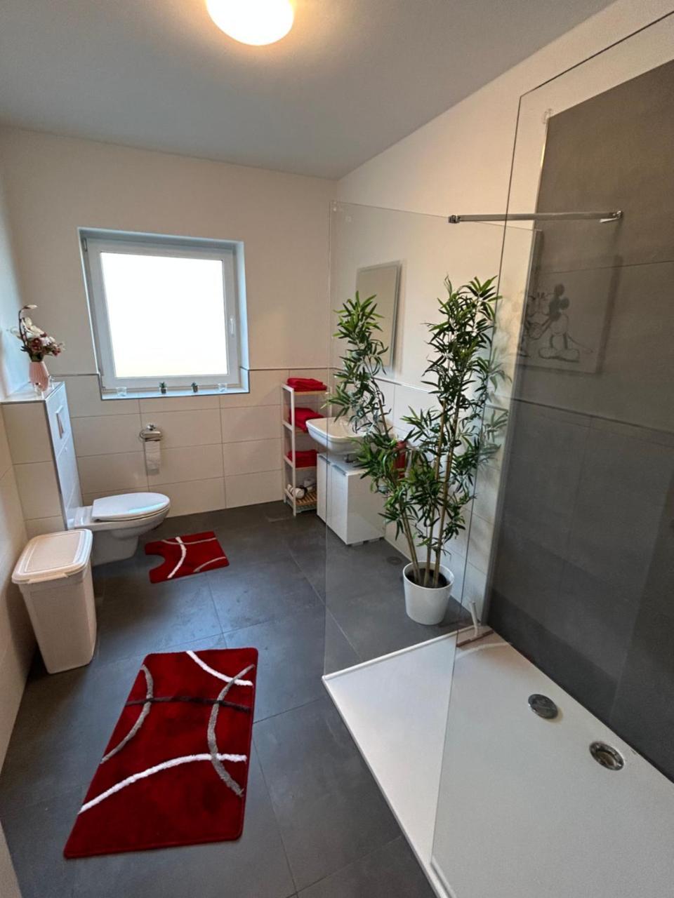 Moderne Ferienwohnung Green Forest mit Balkon und Stellplatz — 4-Star Luxury Hotel in Bremerhaven, Germany