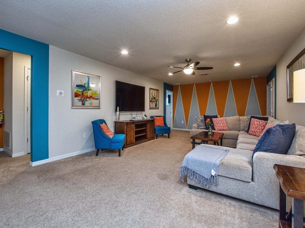 Spacious 8BR Villa w Pool & Resort Amenities - photo 35