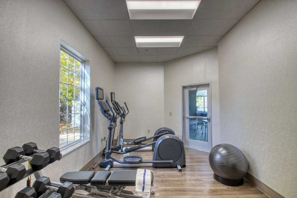 Holiday Inn Express Hotel & Suites Oshkosh by IHG - photo 59