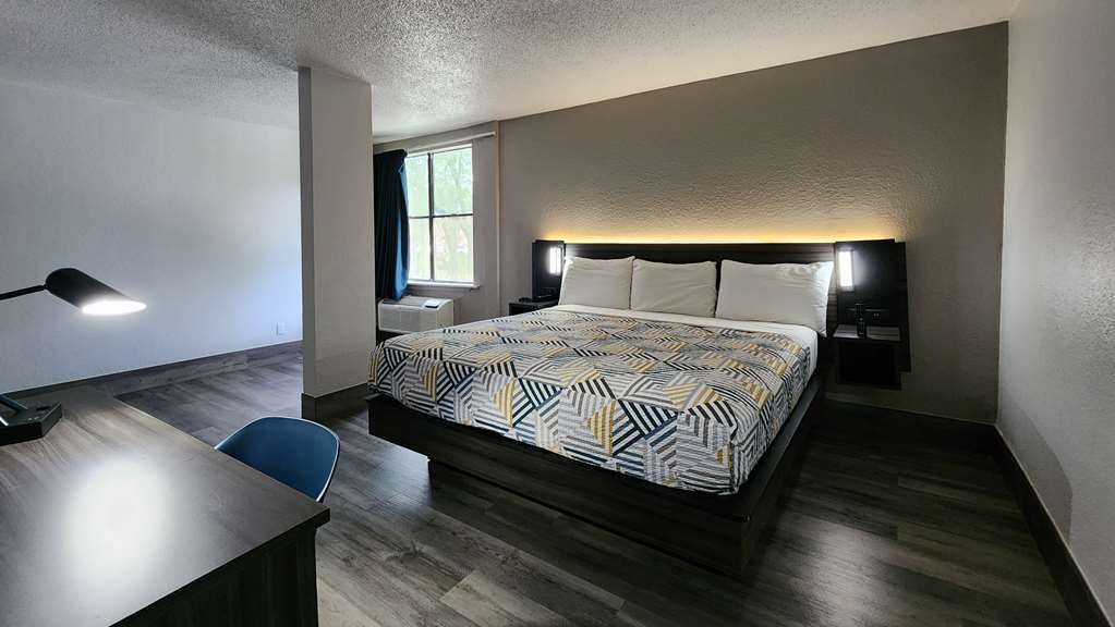 Motel 6 Houston TX Medical Center NRG Stadium - photo 29