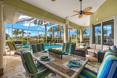 Villa Havannah Stunning remodeled elec heated pool home on Gulf Access Canal SWFL Rentals — 4-Star Luxury Hotel in Cape Coral, United States