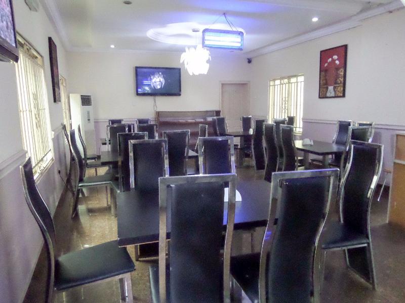 Emars Hotel & Suites