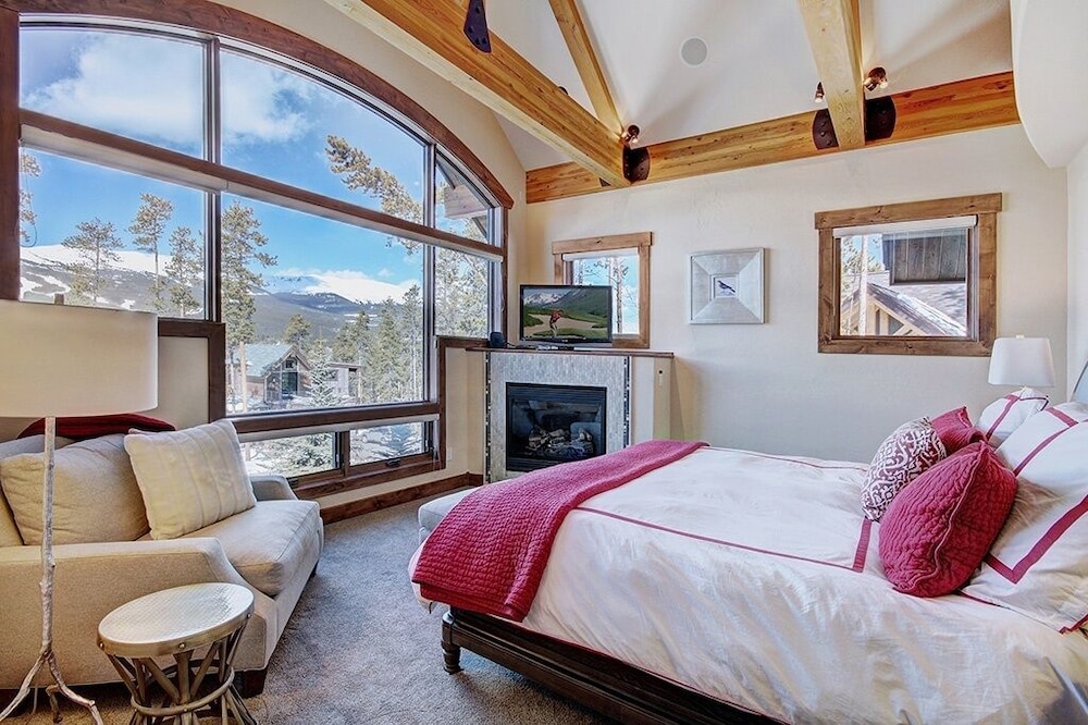 Mountain Majesty Manor Main Street by Pinnacle Lodging - photo 2