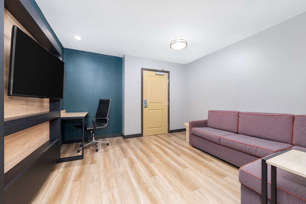 La Quinta Inn & Suites by Wyndham Woodway Waco South - photo 34
