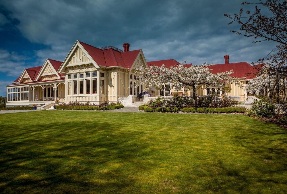 Pen y bryn Lodge — 5-Star Luxury Hotel in Oamaru, New Zealand