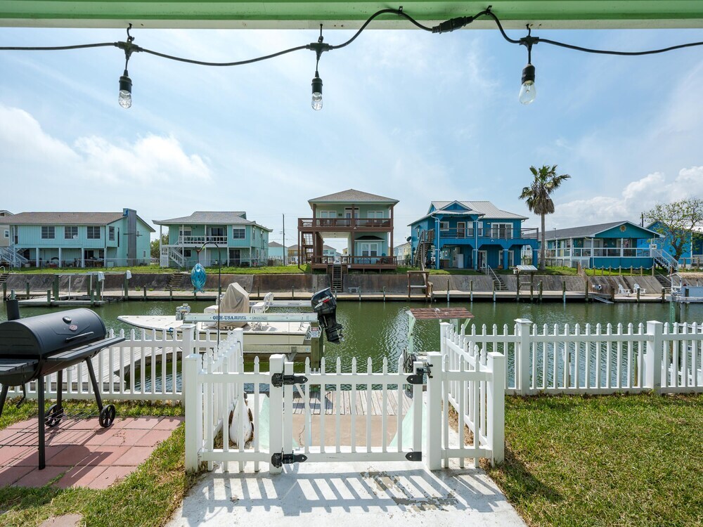 Pelican Cove by Miss Kitty s — 4-Star Luxury Hotel in Rockport, United States