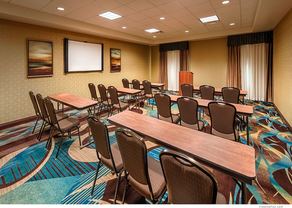 Holiday Inn Express Hotel & Suites Red Bluff South Redding by IHG - photo 24