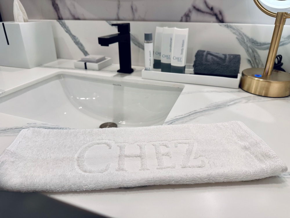 Chez Hotel Arlington Heights - photo 23