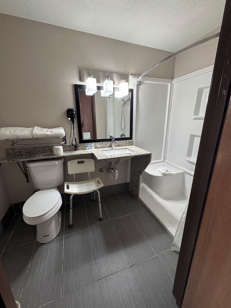Baymont Inn & Suites by Wyndham Richmond - photo 11