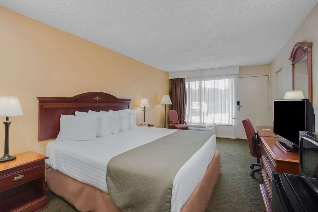 Days Inn by Wyndham Asheville West - photo 9