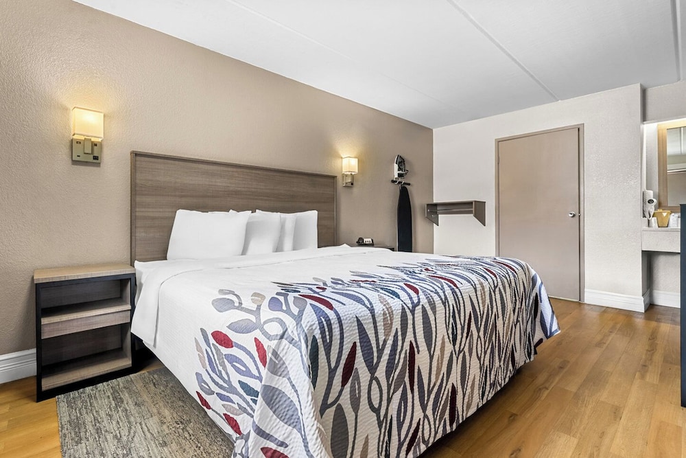 Red Roof Inn Tampa Fairgrounds Casino - photo 4