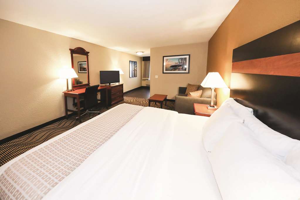 La Quinta Inn by Wyndham Sandusky near Cedar Point - photo 9