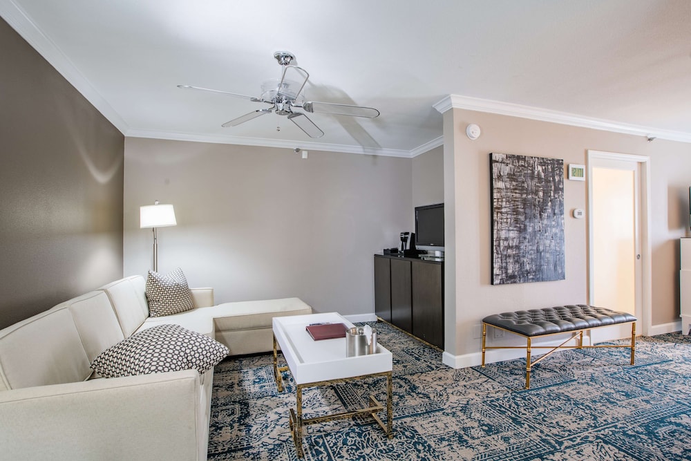The Burgundy Hotel Tapestry Collection by Hilton - photo 24