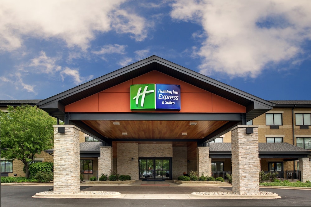 Holiday Inn Express & Suites Aurora Naperville by IHG - carbon neutral hotel in Aurora