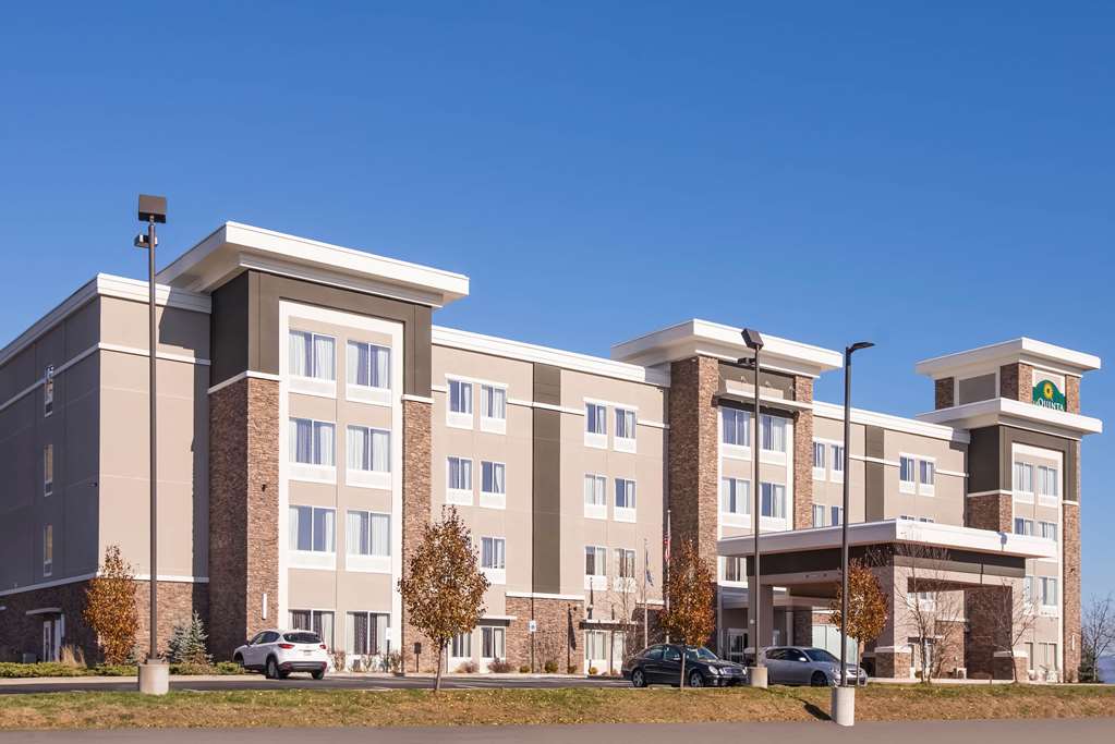 La Quinta Inn & Suites by Wyndham Morgantown - photo 2
