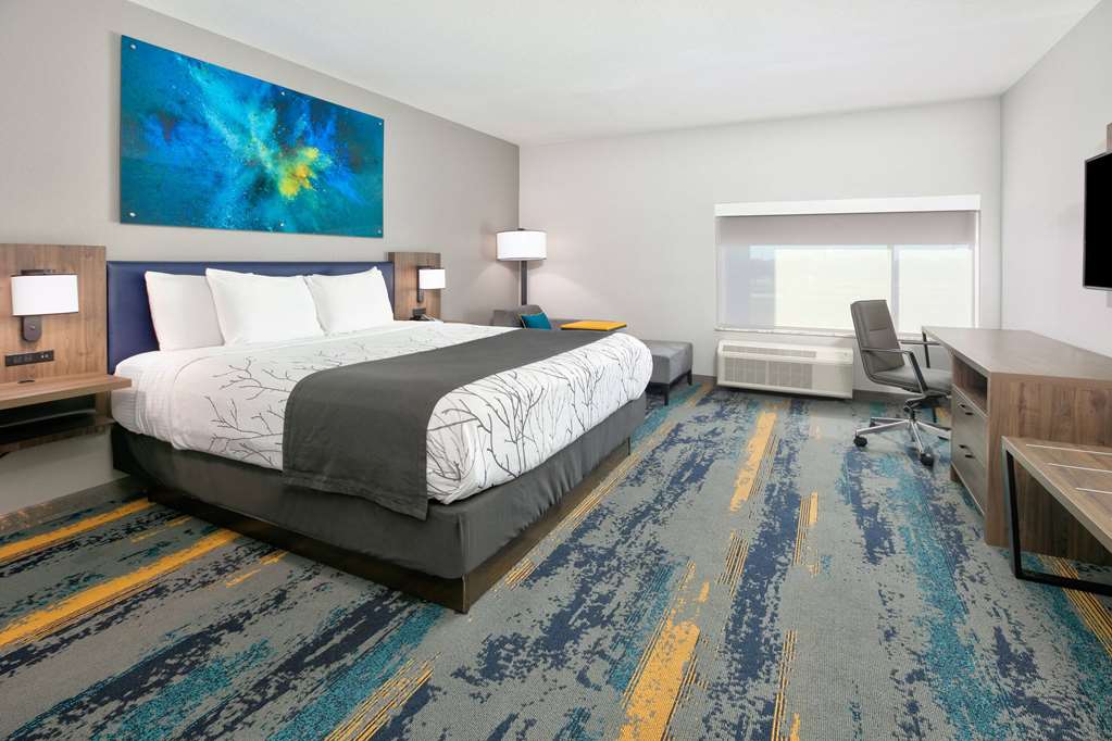 La Quinta Inn & Suites by Wyndham Dallas Fairpark - photo 46