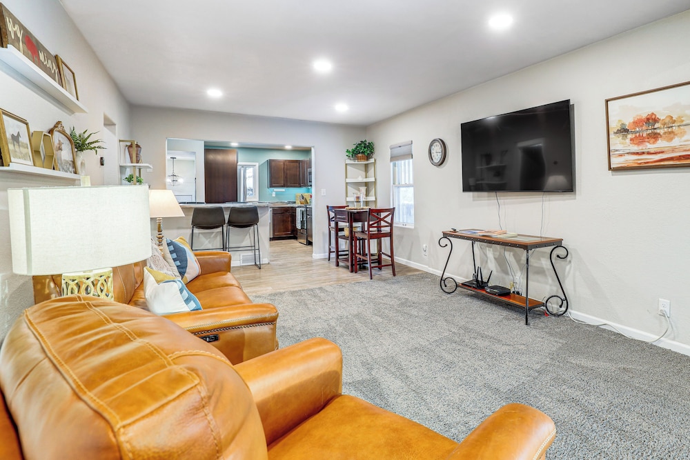 1 Mi To Dtwn Casper Homey Getaway With Yard — Casper