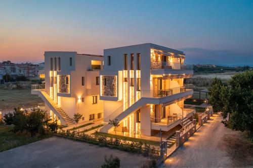 Vanesa Luxury Suites — 4-Star Luxury Hotel in Nea Flogita, Greece