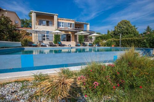 Villa Nikolina — 4-Star Luxury Hotel in Kastelir, Croatia