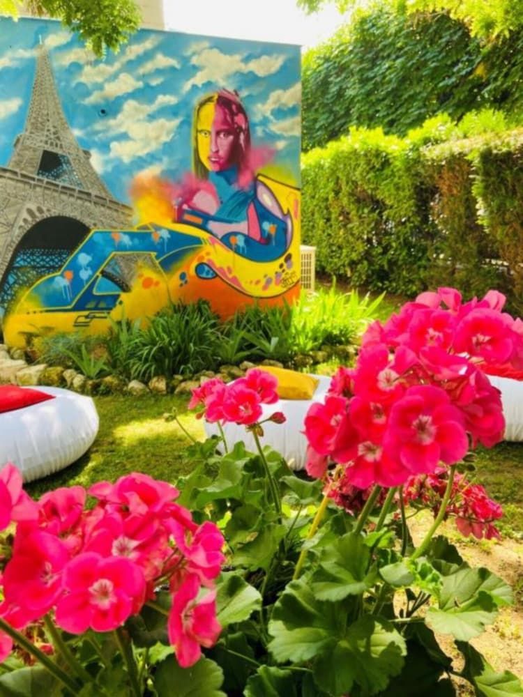 Hotel Peripherie Porte De Saint Ouen in Saint-Ouen, France